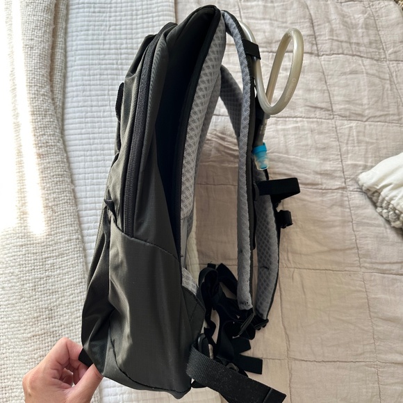 Hydro Flask 14L Down Shift Hydration Pack, 14L Pack, Black - Picture 3 of 12